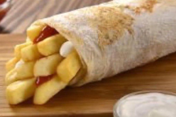 ساندوتش طعمية وبطاطس