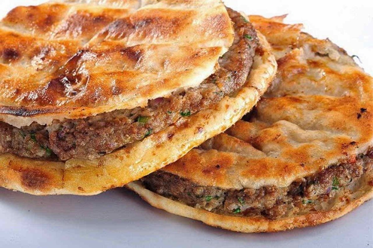 رغيف حواوشي مع طحينة